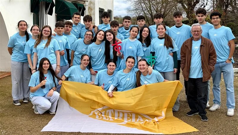 Comisión Ultreia con camisetas personalizadas para peñas — diseño propio con escudo y colores de la comisión