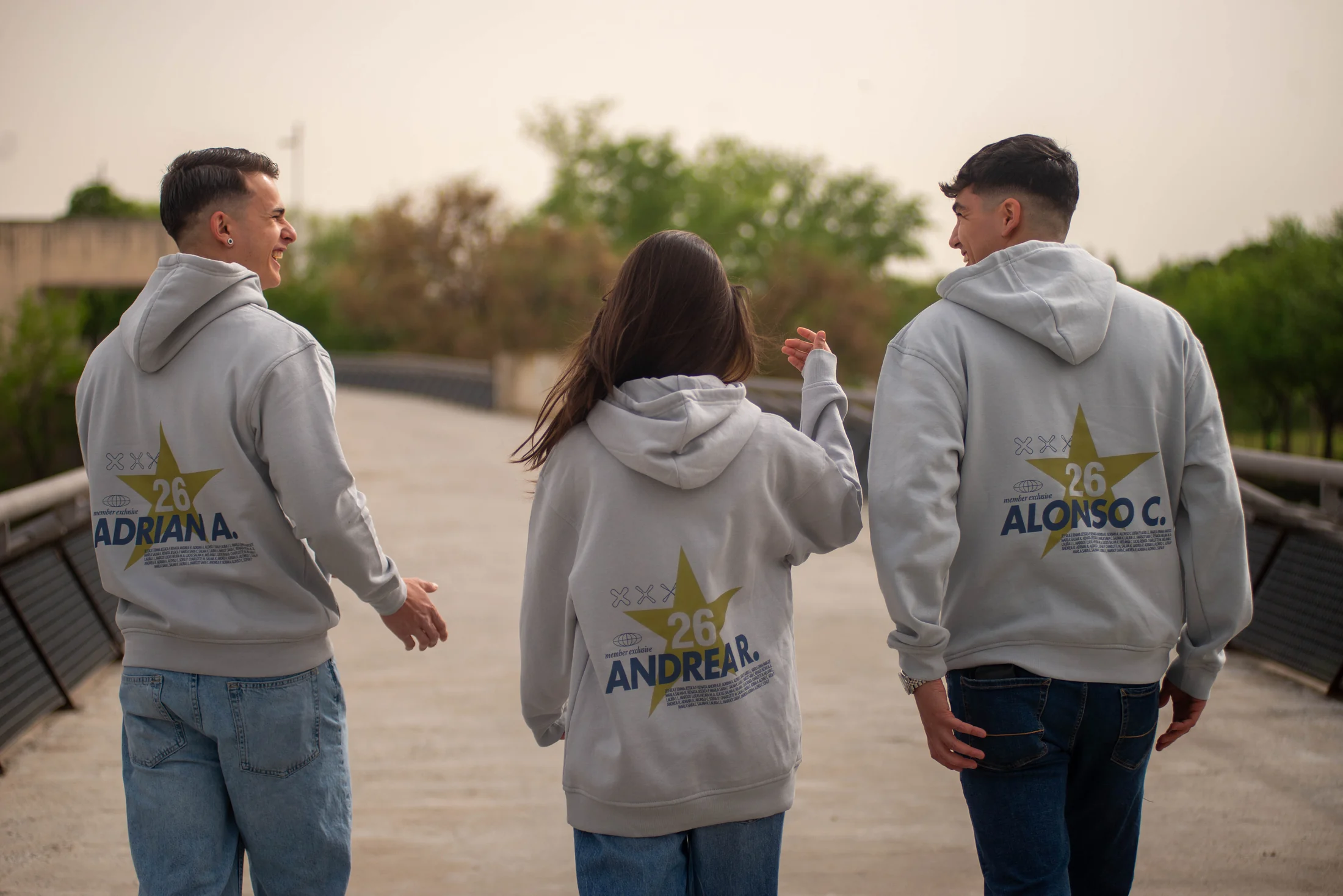 sudaderas personalizadas fin de curso diseño estrella dorada espalda mazcruz