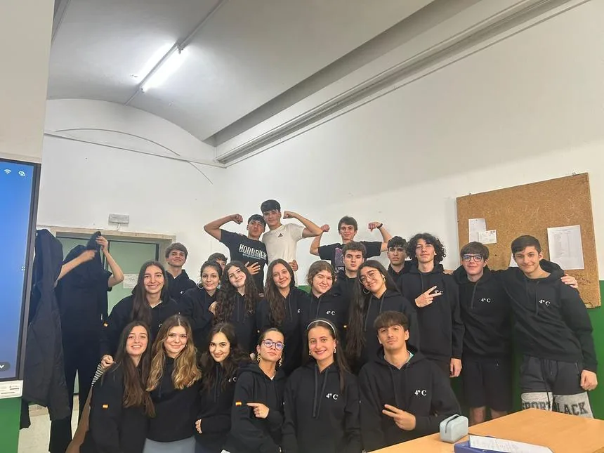 sudaderas personalizadas fin de curso clase entera diseños traseros con nombres mazcruz